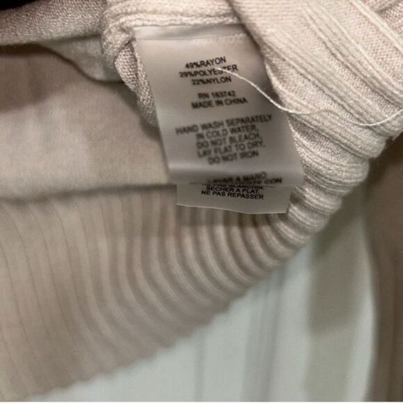 Aaeda Beige Button Front Cardigan (Size Medium) - Picture 6 of 6